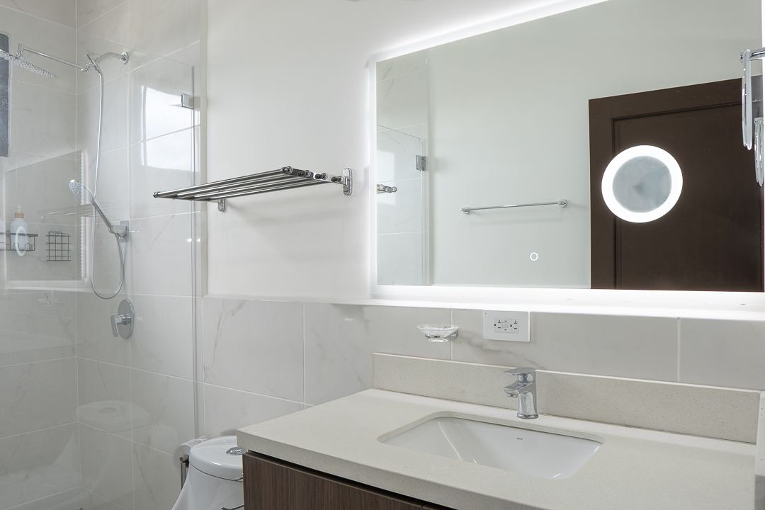 Modern ensuite bathroom with walk-in shower at Cacique Retreat