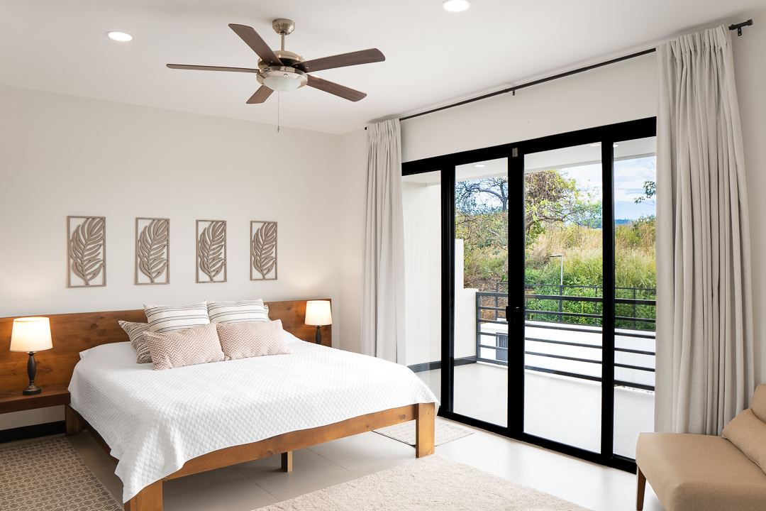 Bright ensuite bedroom with sliding doors at Cacique Retreat, Guanacaste