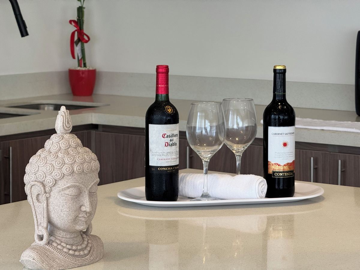 Welcome details on the kitchen counter at Cacique Retreat